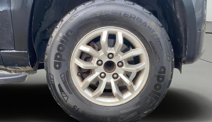 2015 Mahindra TUV300 T8, Diesel, Manual, 1,48,651 km, Right Front Wheel