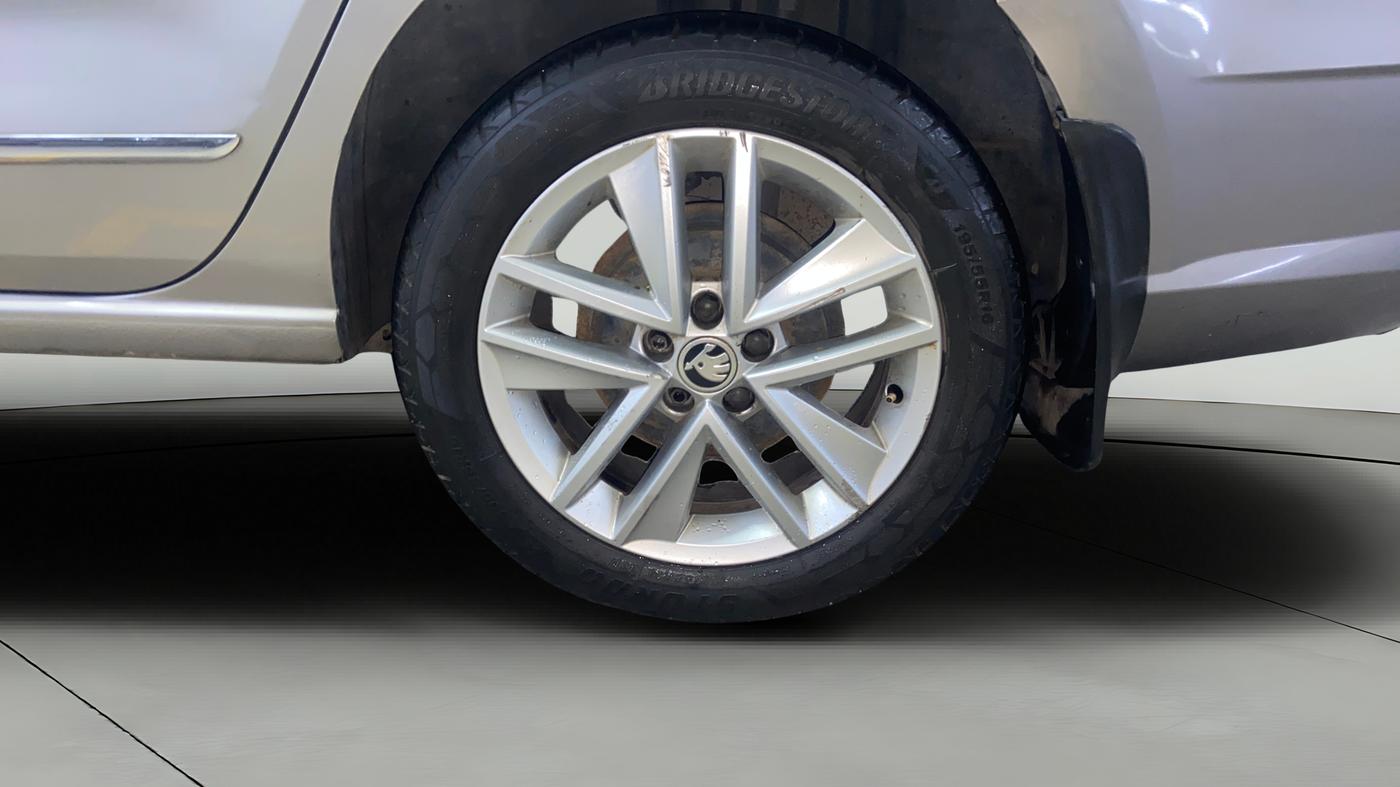 2019 Skoda Rapid STYLE 1.6 MPI AT, Petrol, Automatic, 88,774 km, Left Rear Wheel