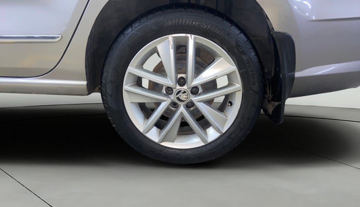 2019 Skoda Rapid STYLE 1.6 MPI AT, Petrol, Automatic, 88,774 km, Left Rear Wheel