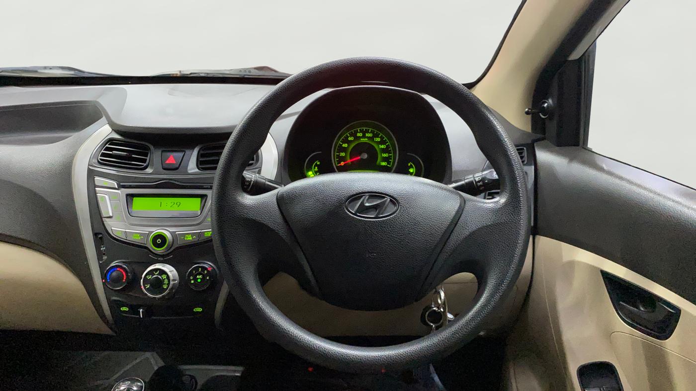 2015 Hyundai Eon MAGNA +, Petrol, Manual, 45,523 km, Steering Wheel Close Up