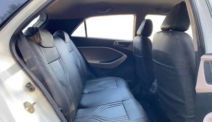 2017 Hyundai Elite i20 SPORTZ 1.2, Petrol, Manual, 68,116 km, Right Side Rear Door Cabin