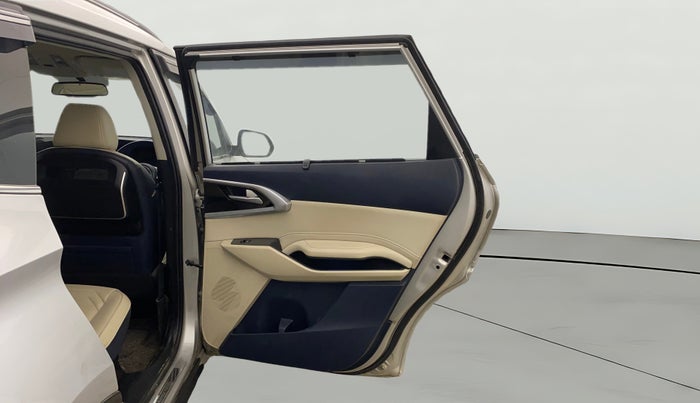 2023 KIA CARENS LUXURY 1.5 TURBO PETROL IMT 7 STR, Petrol, Manual, 60,141 km, RHS Rear Door