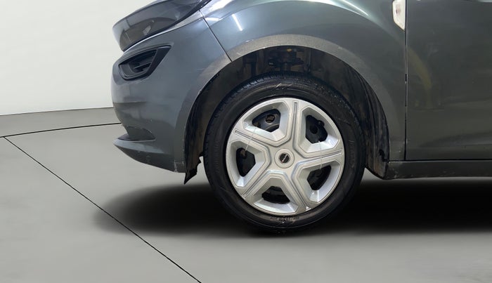 2023 Tata ALTROZ XM PLUS SUNROOF CNG, CNG, Manual, 20,225 km, Left Front Wheel