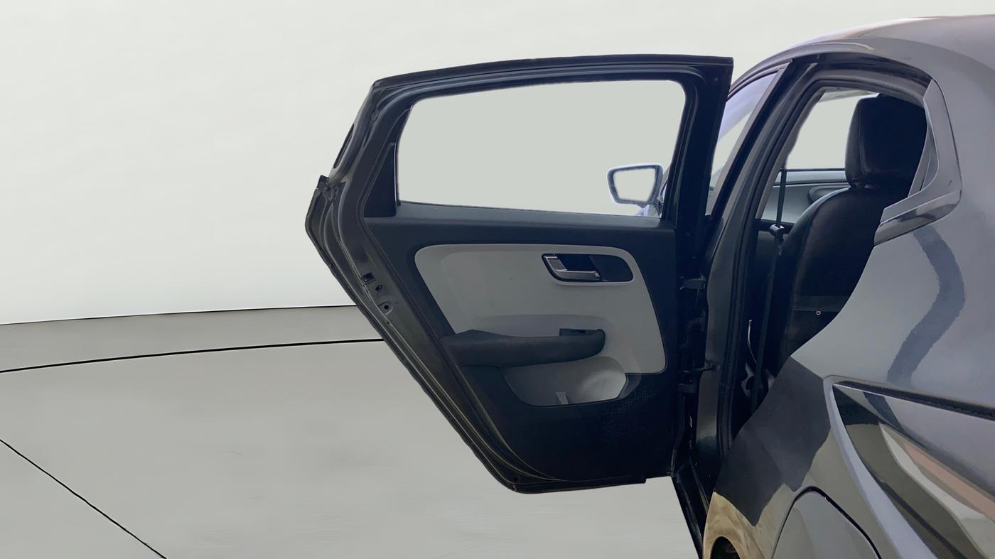 2020 Tata ALTROZ XZ PETROL, CNG, Manual, 80,571 km, LHS Rear Door
