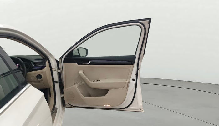 2017 Skoda Superb L&K 1.8 TSI AT, Petrol, Automatic, 91,341 km, RHS Front Door