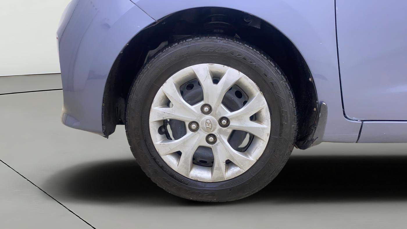 2013 Hyundai Grand i10 MAGNA 1.2 KAPPA VTVT, CNG, Manual, 1,27,556 km, Left Front Wheel