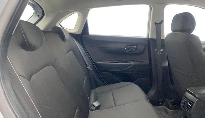 2022 Hyundai NEW I20 SPORTZ 1.2 AT, Petrol, Automatic, 25,306 km, Right Side Rear Door Cabin