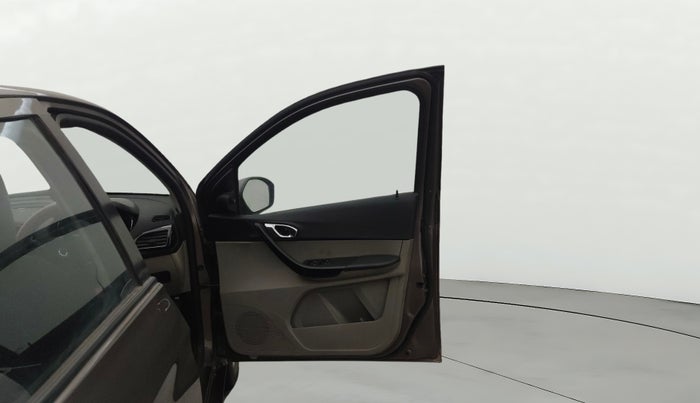 2018 Tata Tiago XZ DIESEL, Diesel, Manual, 1,47,128 km, RHS Front Door