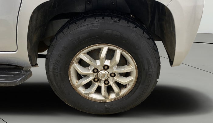 2016 Mahindra TUV300 T8, Diesel, Manual, 1,19,162 km, Left Rear Wheel