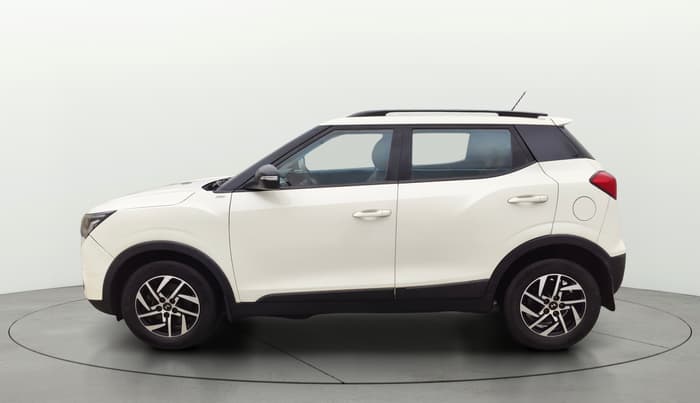 2023 Mahindra XUV300 W8 (O) 1.2 PETROL, Petrol, Manual, 37,292 km, Left Side