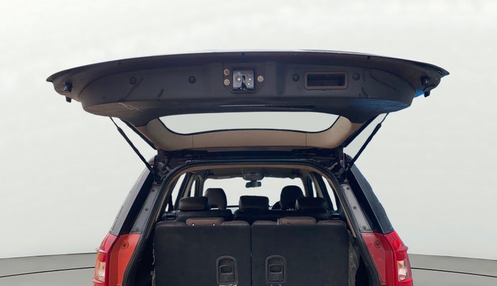 2014 Mahindra XUV500 W8, Diesel, Manual, 83,252 km, Boot Door Open