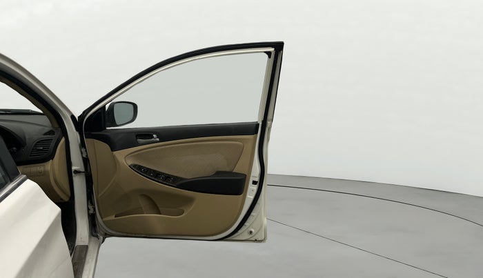 2016 Hyundai Verna 1.6 VTVT SX, Petrol, Manual, 99,271 km, RHS Front Door