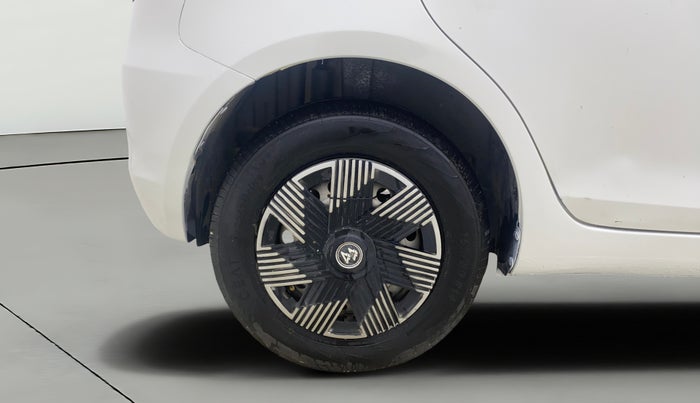 2016 Maruti Swift LXI, Petrol, Manual, 79,967 km, Right Rear Wheel