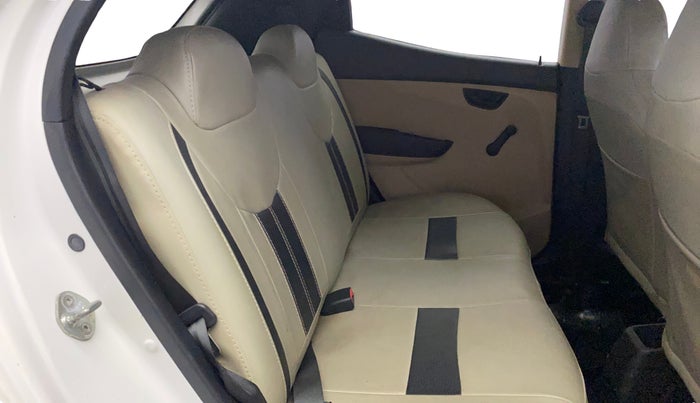 2015 Hyundai Eon ERA +, CNG, Manual, 1,23,572 km, Right Side Rear Door Cabin