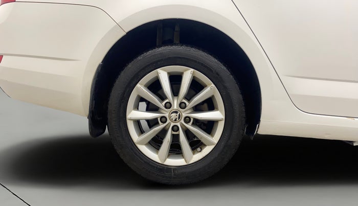 2015 Skoda Octavia STYLE PLUS AT 1.8 TSI, Petrol, Automatic, 1,08,777 km, Right Rear Wheel