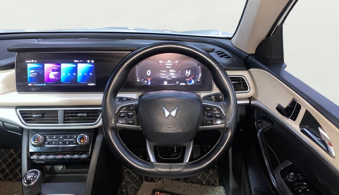2022 Mahindra XUV700 AX 7 D MT 7 STR, Diesel, Manual, 46,340 km, Steering Wheel Close Up