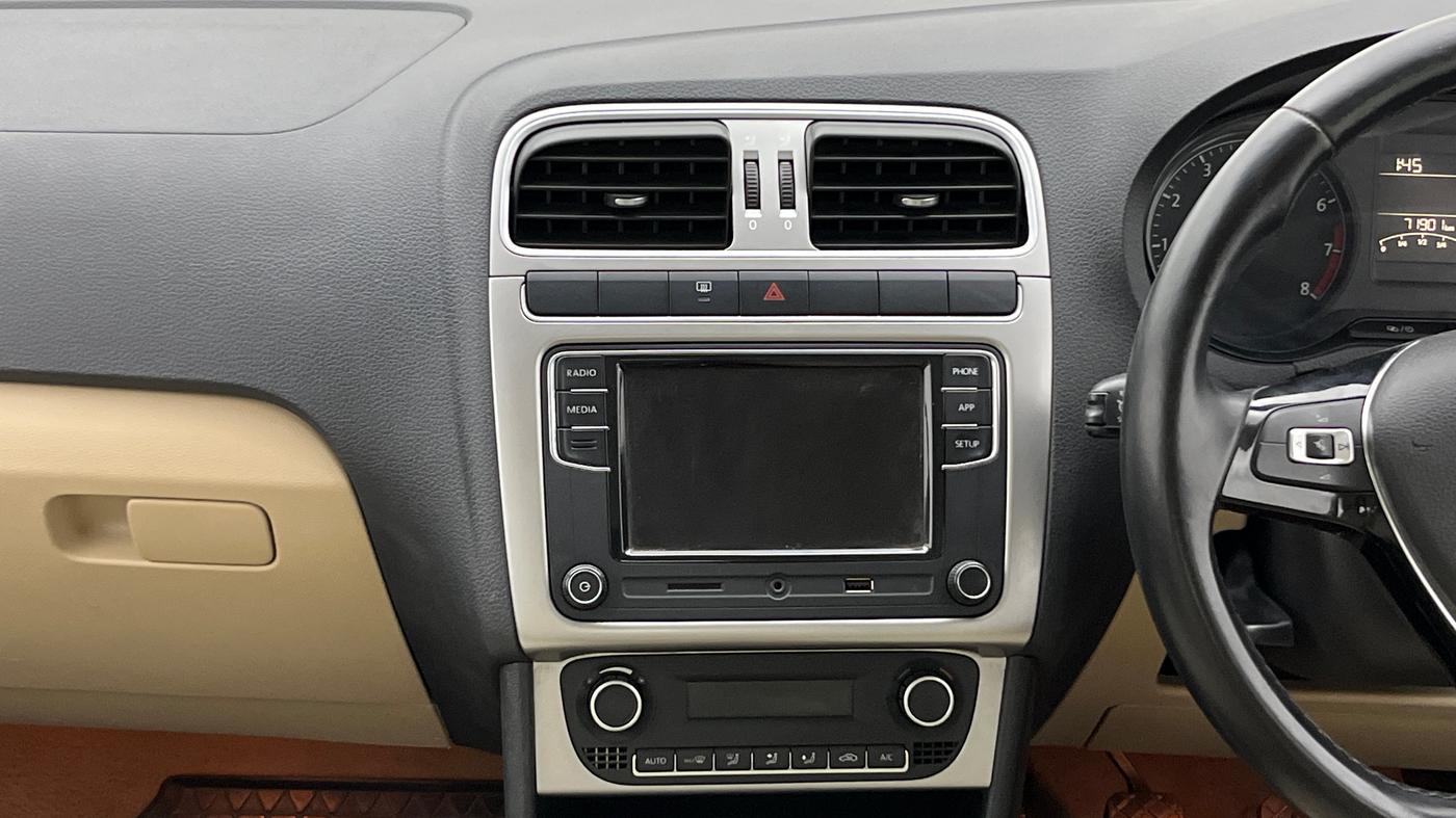 2017 Volkswagen Ameo HIGHLINE1.2L PLUS 16 ALLOY, Petrol, Manual, 71,867 km, Air Conditioner