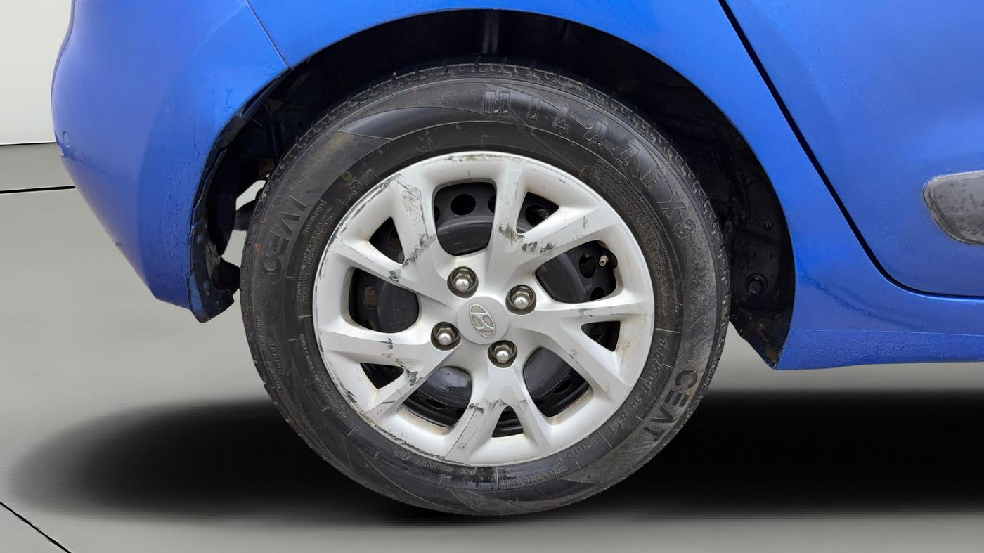 2018 Hyundai Grand i10 SPORTZ 1.2 KAPPA VTVT, CNG, Manual, 1,20,087 km, Right Rear Wheel