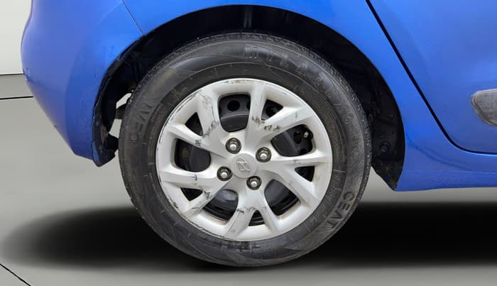 2018 Hyundai Grand i10 SPORTZ 1.2 KAPPA VTVT, CNG, Manual, 1,20,000 km, Right Rear Wheel