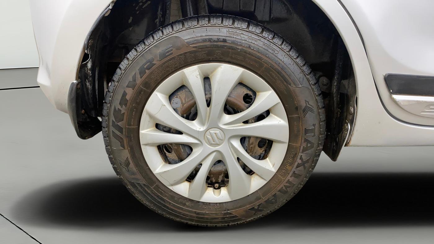 2019 Maruti Swift VXI, Petrol, Manual, 1,19,266 km, Right Rear Wheel