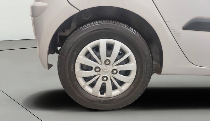 2014 Hyundai i10 SPORTZ 1.1, CNG, Manual, 99,114 km, Right Rear Wheel