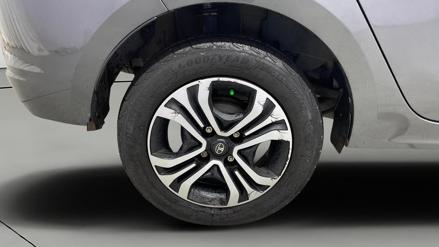 2024 Tata TIGOR XZ PLUS CNG, CNG, Manual, 28,792 km, Right Rear Wheel