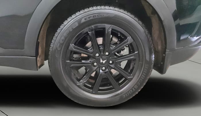 2025 Mahindra XUV700 AX 7 D MT 7 STR, Diesel, Manual, 9,461 km, Left Rear Wheel