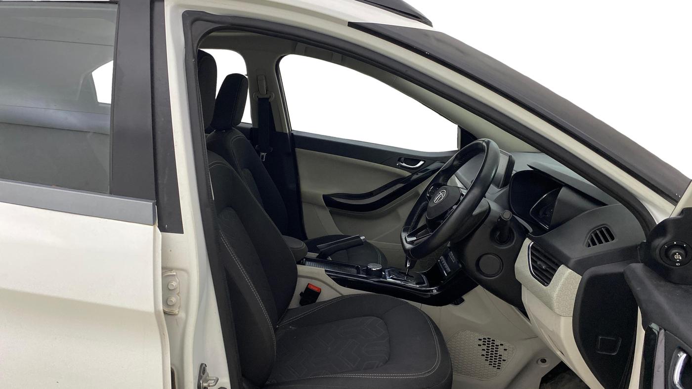 2021 Tata NEXON XZA PLUS SUNROOF DIESEL, Diesel, Automatic, 70,311 km, Right Side Front Door Cabin