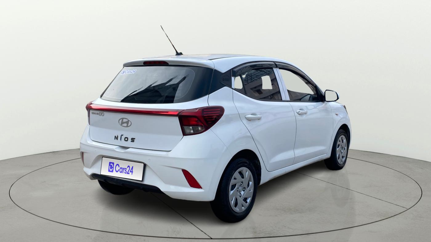 2024 Hyundai GRAND I10 NIOS MAGNA 1.2 KAPPA VTVT, Petrol, Manual, 27,083 km, Right Back Diagonal