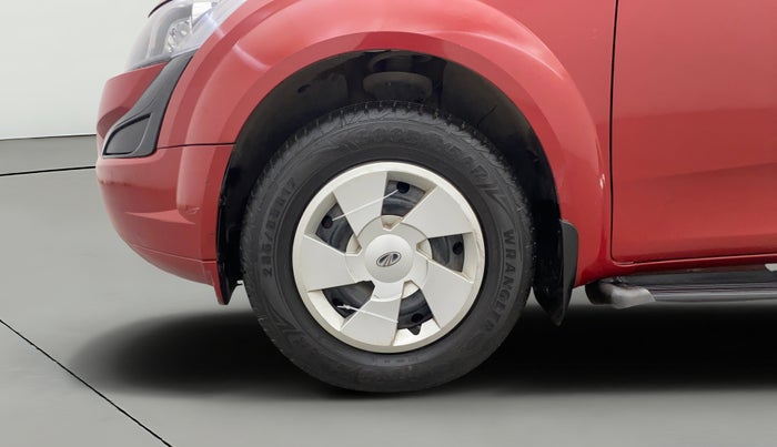 2016 Mahindra XUV500 W4, Diesel, Manual, 1,02,852 km, Left Front Wheel