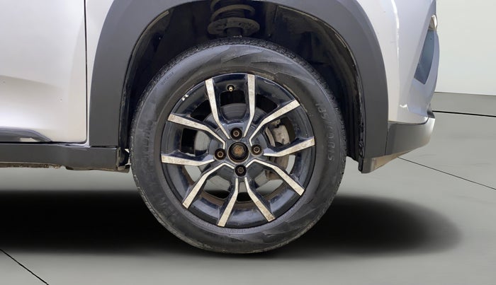 2017 Mahindra KUV 100 NXT K8 P 6 STR, Petrol, Manual, 23,027 km, Right Front Wheel