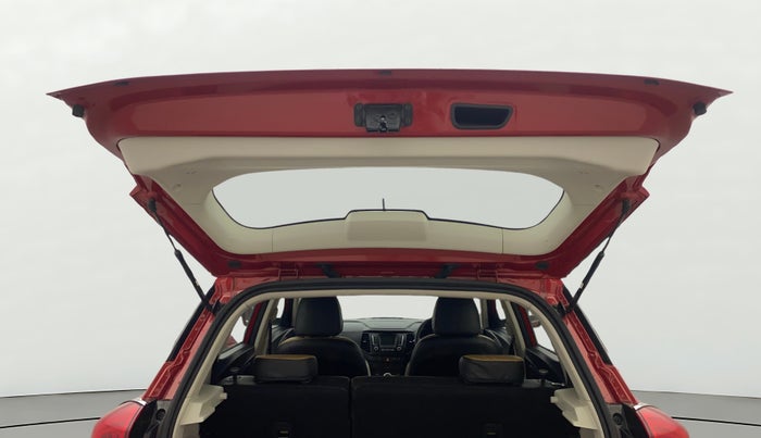 2023 Mahindra XUV300 W6 1.2 PETROL, Petrol, Manual, 3,926 km, Boot Door Open