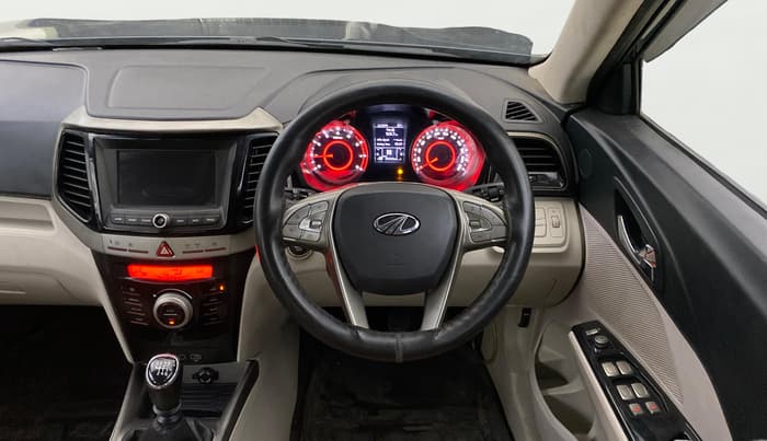 2021 Mahindra XUV300 W8 1.2 PETROL, Petrol, Manual, 50,918 km, Steering Wheel Close Up