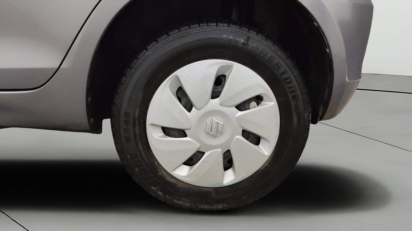 2015 Maruti Swift VXI, Petrol, Manual, 55,143 km, Left Rear Wheel