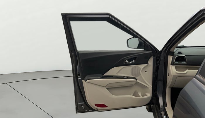 2022 Mahindra XUV300 W8 1.5 DIESEL, Diesel, Manual, 25,448 km, LHS Front Door