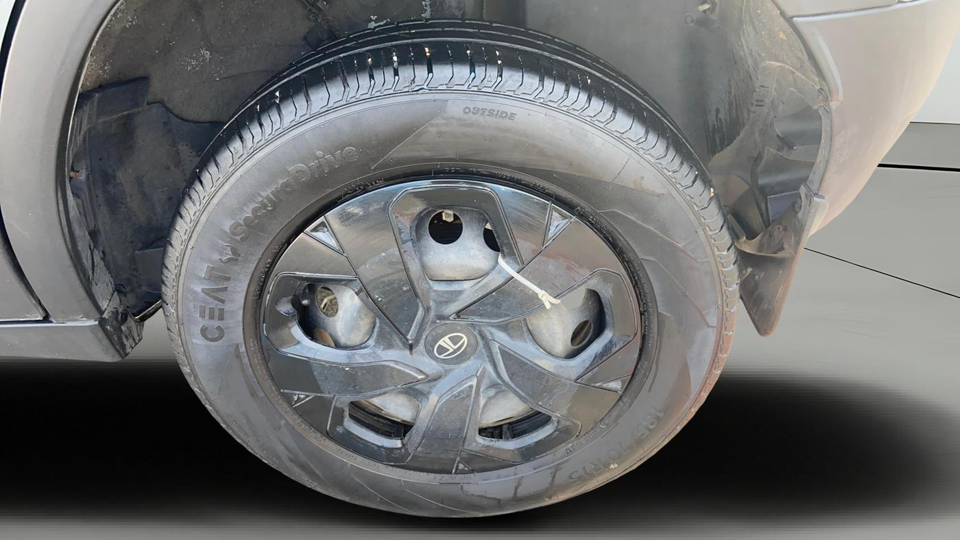2024 Tata PUNCH ADVENTURE MT, Petrol, Manual, 28,375 km, Left Rear Wheel