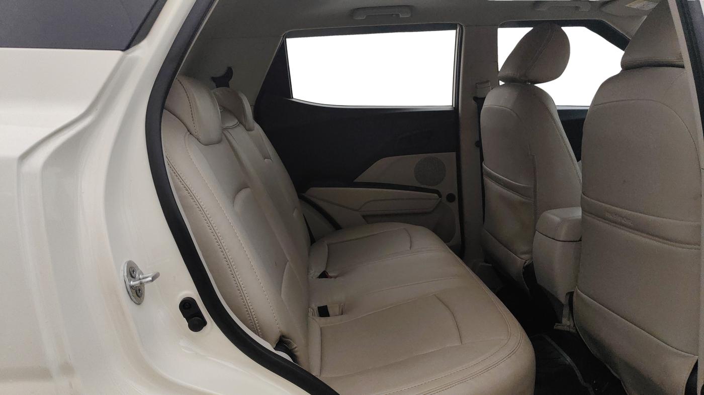 2023 Mahindra XUV300 W6 1.2 PETROL AMT, Petrol, Automatic, 36,660 km, Right Side Rear Door Cabin