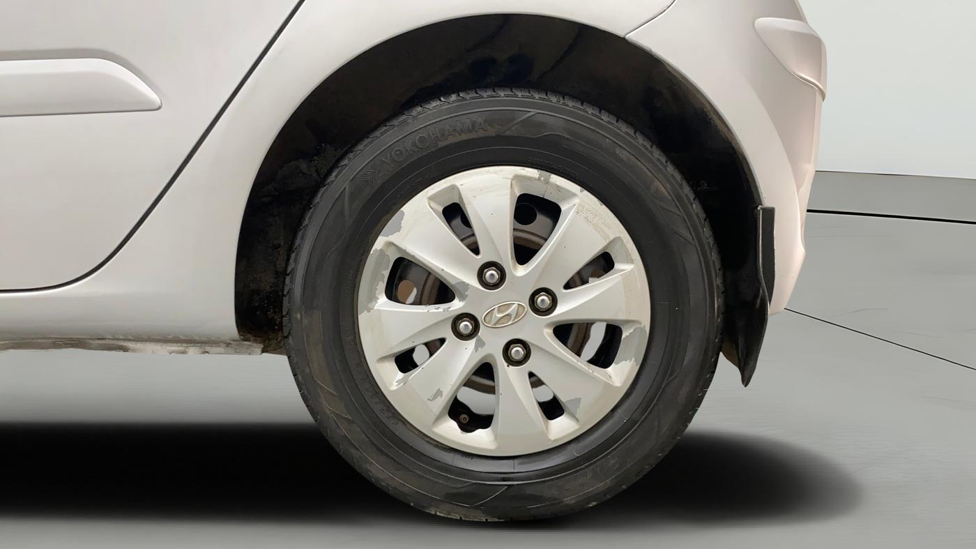 2013 Hyundai i10 SPORTZ 1.2, CNG, Manual, 96,687 km, Left Rear Wheel