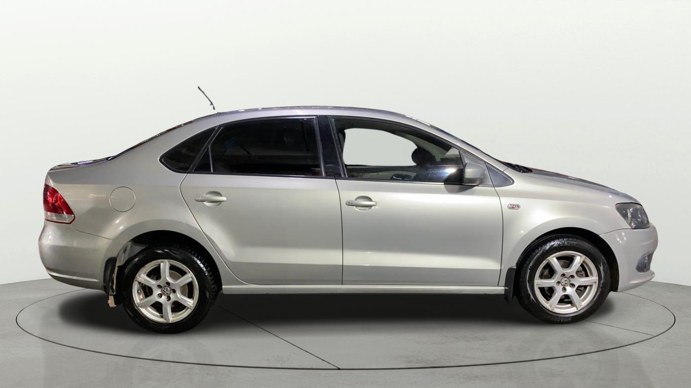 2013 Volkswagen Vento HIGHLINE 1.6 MPI, Petrol, Manual, 73,143 km, Right Side View