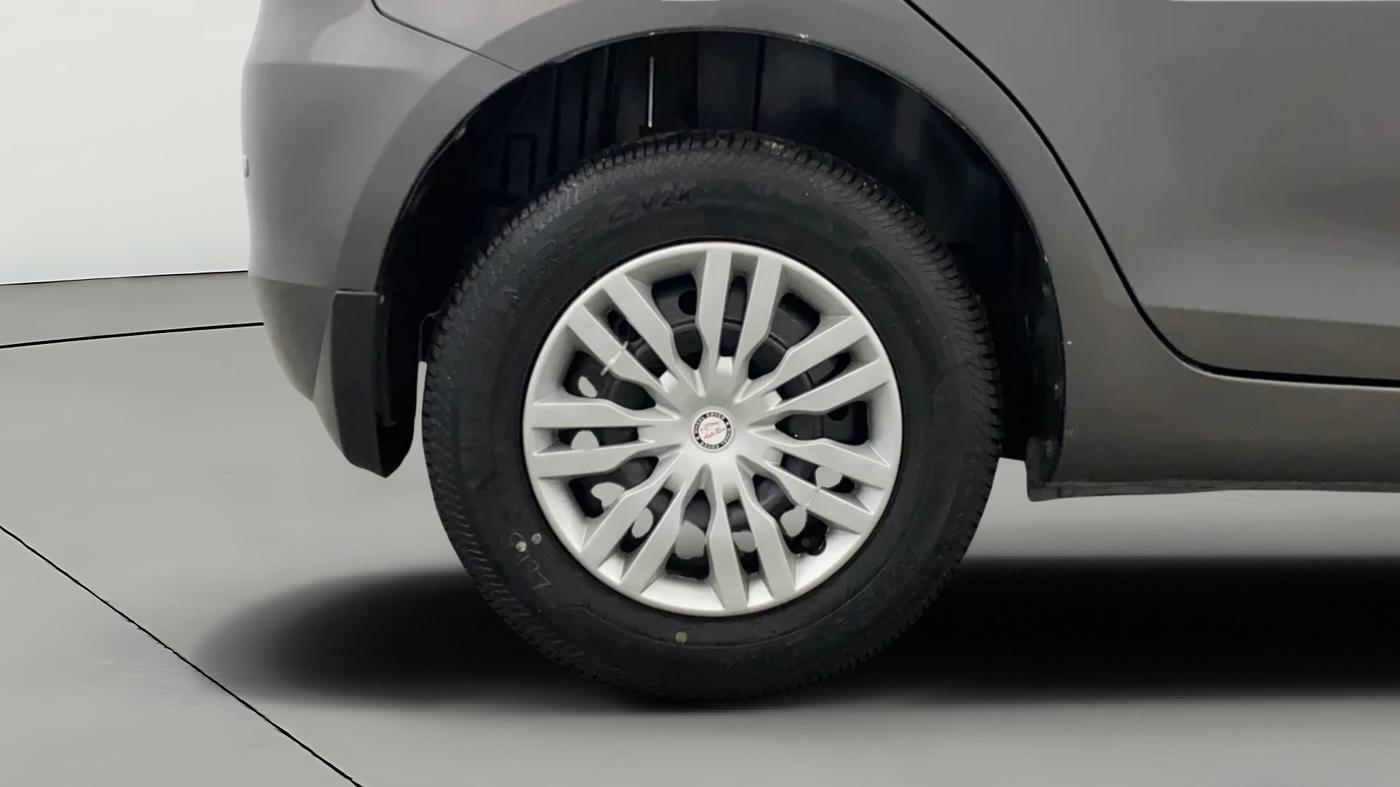 2016 Maruti Swift VXI, Petrol, Manual, 18,932 km, Right Rear Wheel