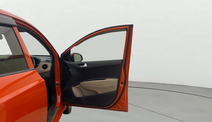 2017 Hyundai Grand i10 SPORTZ 1.2 KAPPA VTVT, Petrol, Manual, 1,43,469 km, RHS Front Door