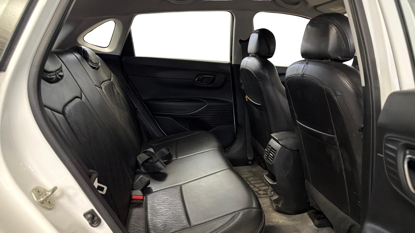 2022 Hyundai NEW I20 MAGNA 1.2 MT, Petrol, Manual, 34,046 km, Right Side Rear Door Cabin