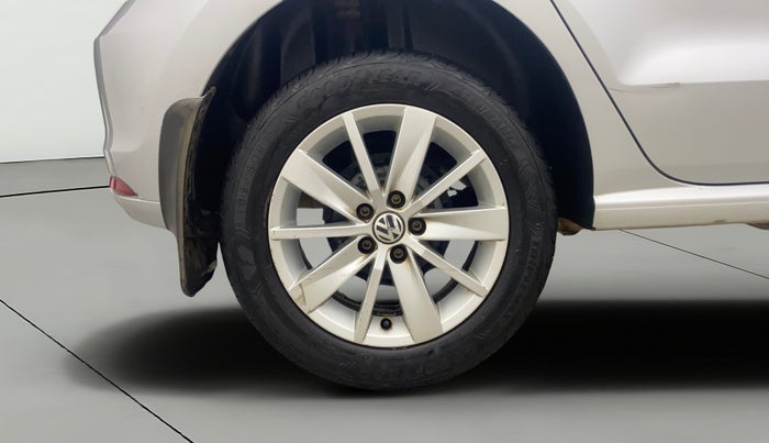 2017 Volkswagen Polo HIGHLINE1.2L, Petrol, Manual, 40,889 km, Right Rear Wheel