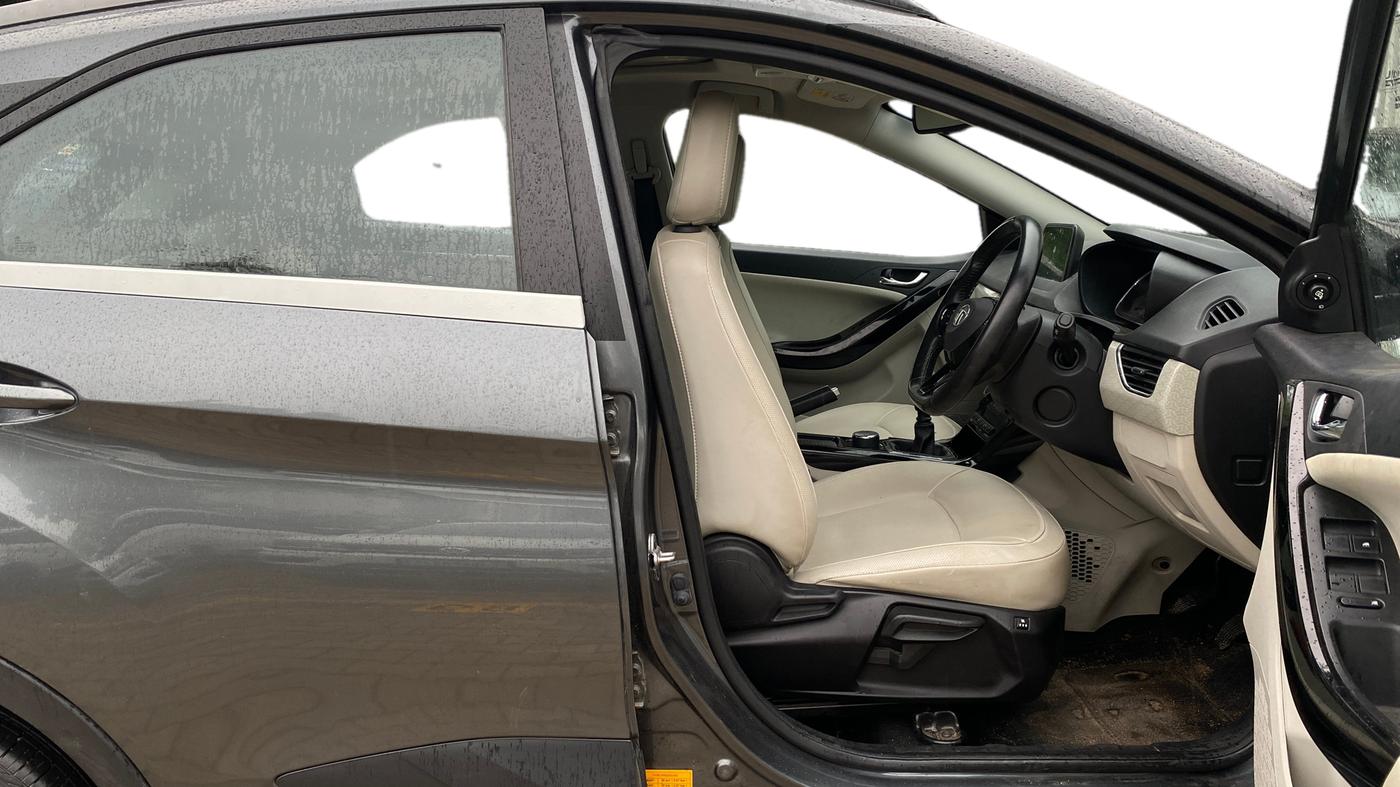 2022 Tata NEXON XZ PLUS (PREMIUM) PETROL, Petrol, Manual, 29,325 km, Right Side Front Door Cabin