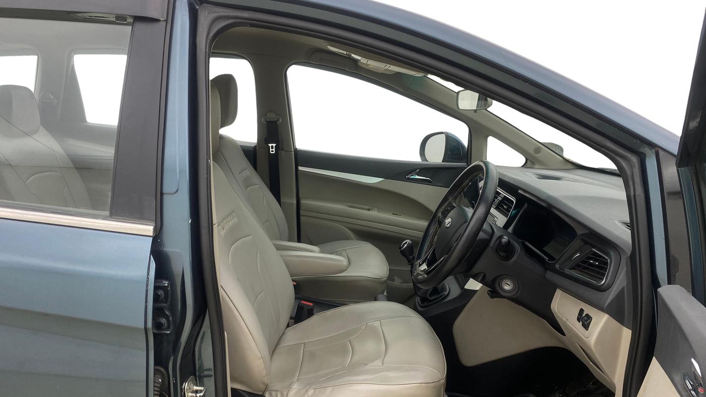 2019 Mahindra MARAZZO M6 7 STR, Diesel, Manual, 78,941 km, Right Side Front Door Cabin