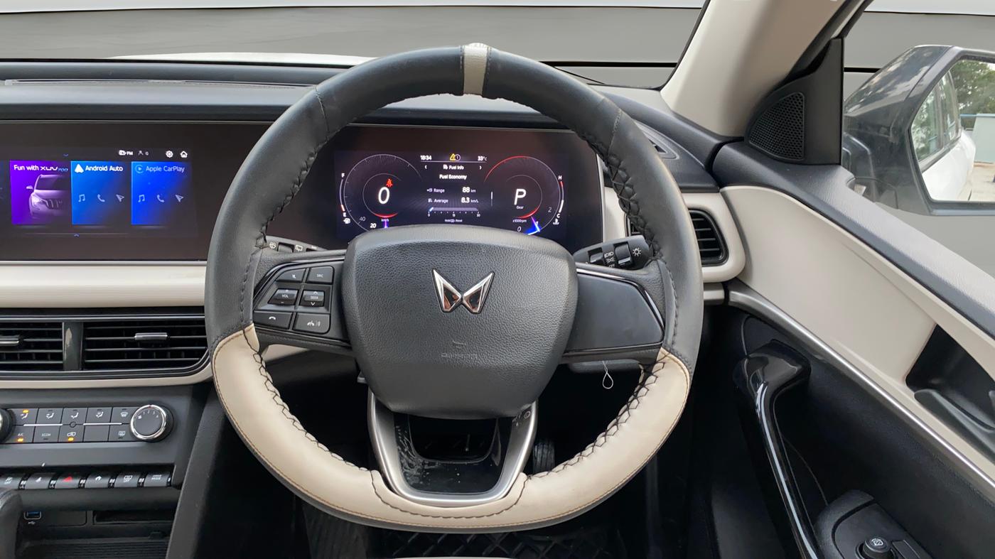 2022 Mahindra XUV700 AX 5 D AT 5 STR, Diesel, Automatic, 31,102 km, Steering Wheel Close Up