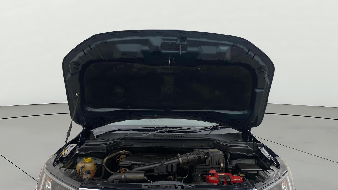 2022 Mahindra XUV300 W8 (O) 1.2 PETROL AMT, Petrol, Automatic, 1,19,785 km, Open Bonet