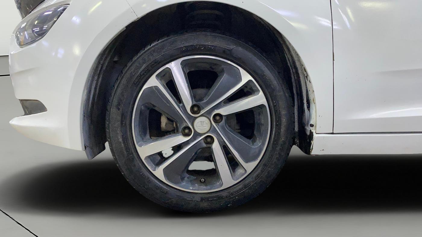 2021 Tata ALTROZ XZ PETROL, Petrol, Manual, 26,111 km, Left Front Wheel