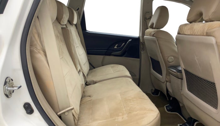 2017 Mahindra XUV500 W6, Diesel, Manual, 99,388 km, Right Side Rear Door Cabin