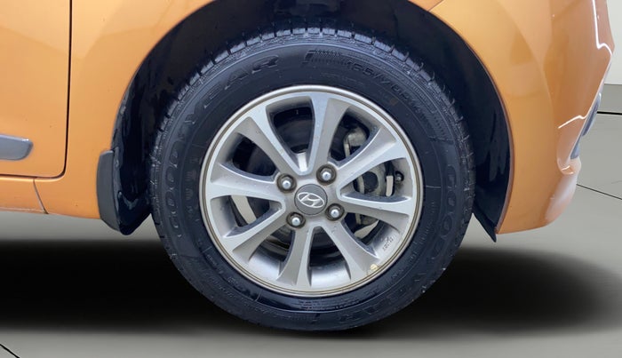 2015 Hyundai Grand i10 ASTA (O) 1.2 KAPPA VTVT, Petrol, Manual, 20,489 km, Right Front Wheel